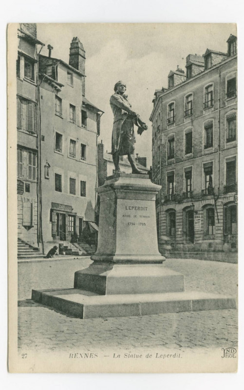 Carte postale ancienne 27. Rennes. - La Statue de Leperdit.