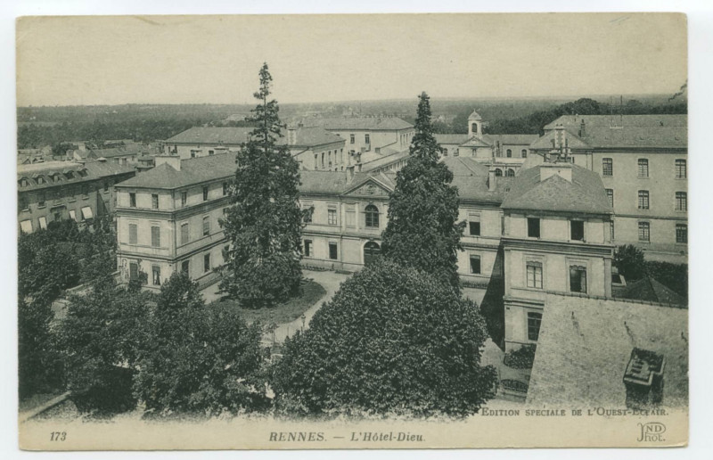 Carte postale ancienne Rennes. - L'Hôtel-Dieu.