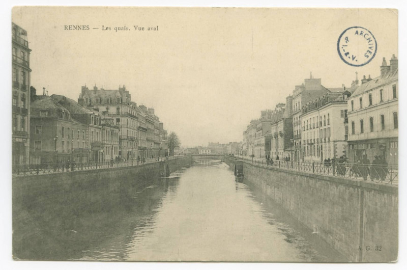 Carte postale ancienne Rennes. - Les Quais. Vue aval.