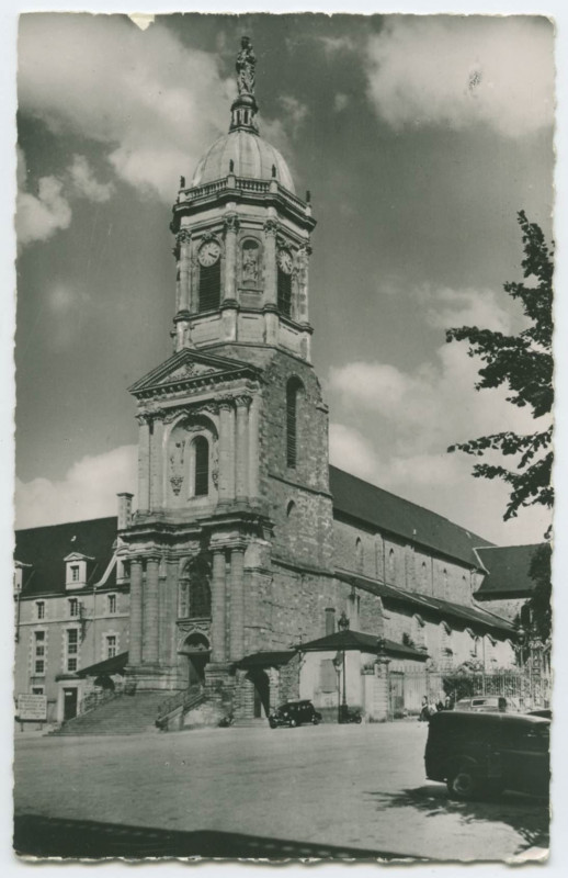 Carte postale ancienne Rennes (I.&V.) - Notre-Dame