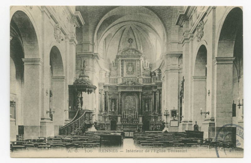 Carte postale ancienne 106. Rennes - Intérieur de l'Eglise Toussaint.