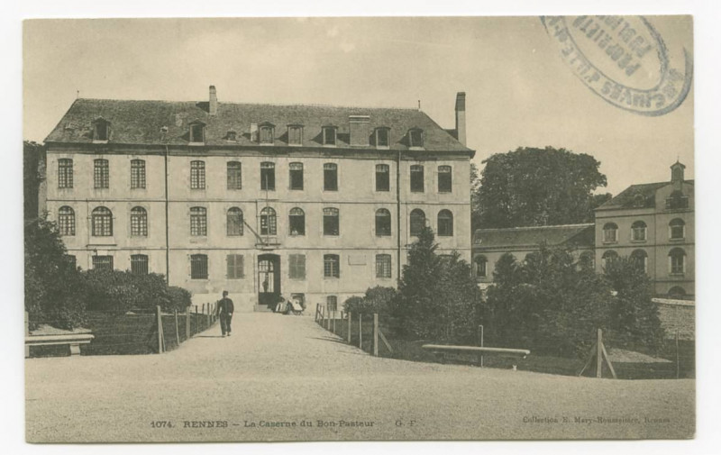 Carte postale ancienne 1074. - Rennes - La Caserne du Bon-Pasteur.