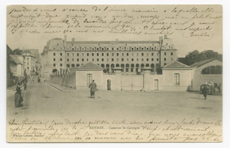 Carte postale ancienne Rennes - Caserne St-Georges.