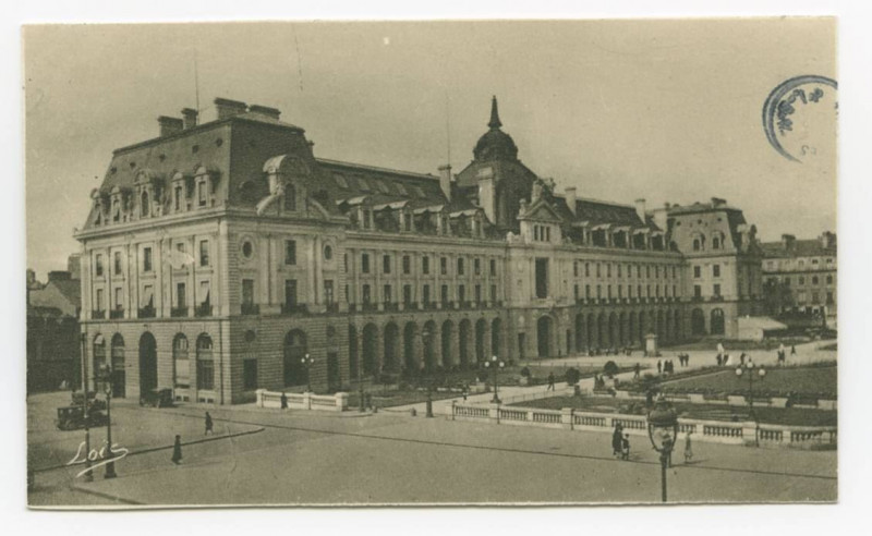 Carte postale ancienne [ Rennes. - Palais du commerce, place de la République]
