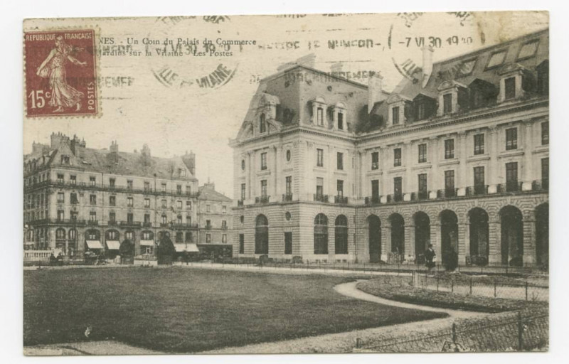 Carte postale ancienne Rennes. - Un coin du Palais du commerce, jardins sur la Vilaine