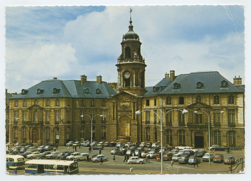 Carte postale ancienne La Bretagne. 35 - Rennes. - Place De L'Hotel De Ville