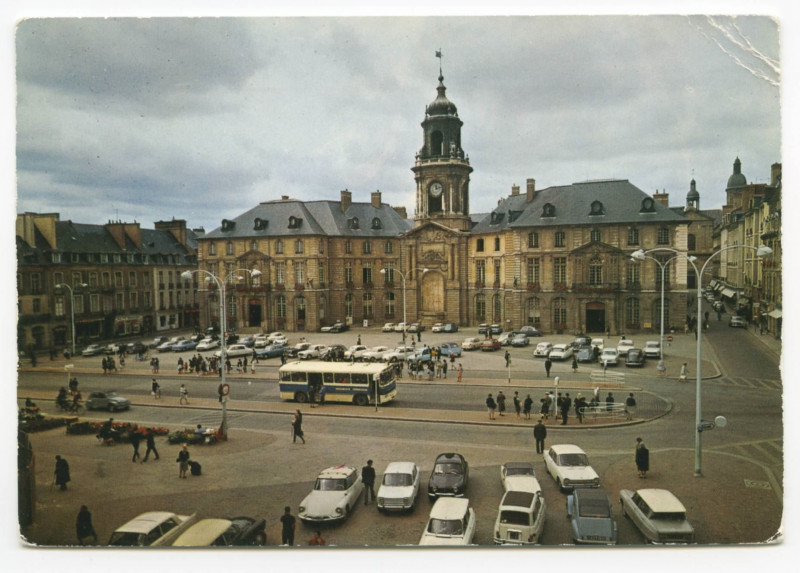 Carte postale ancienne Rennes. - 3 - Place De La Mairie