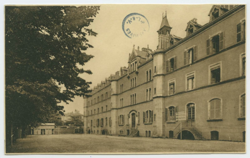 Carte postale ancienne 1. Rennes - Institution Saint-Martin Façade sur les Cours