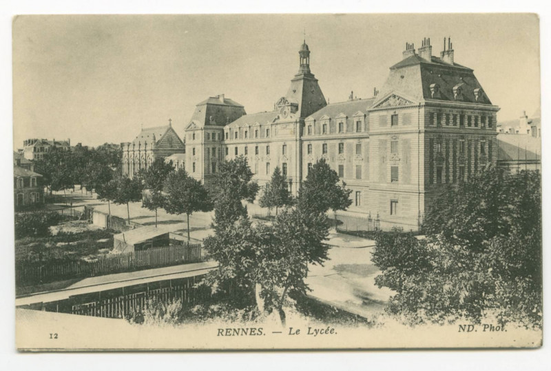 Carte postale ancienne Rennes. - Le Lycee