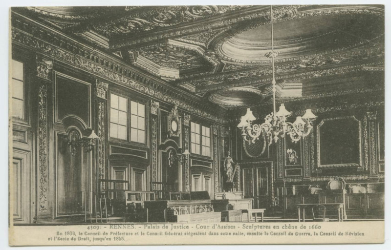 Carte postale ancienne 4309. - Rennes. - Palais de Justice. - Cour d'Assise - Sculptures en chêne de 1660. En 1803, le Conseil de Préfecture et le Conseil Général siége