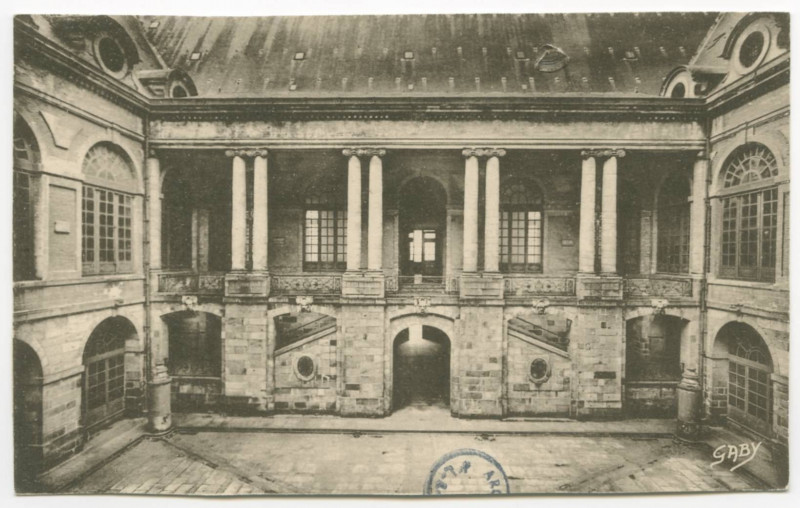 Carte postale ancienne [RENNES Palais du Parlement, Escalier de Jacques Gabriel 1726.]
