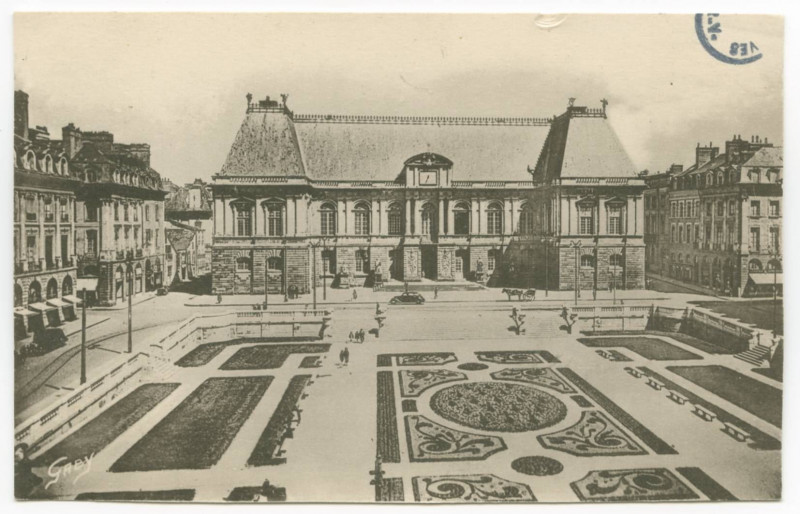 Carte postale ancienne [RENNES. - Place du Parlement de Bretagne avec les jardins : Vue GENERALE]