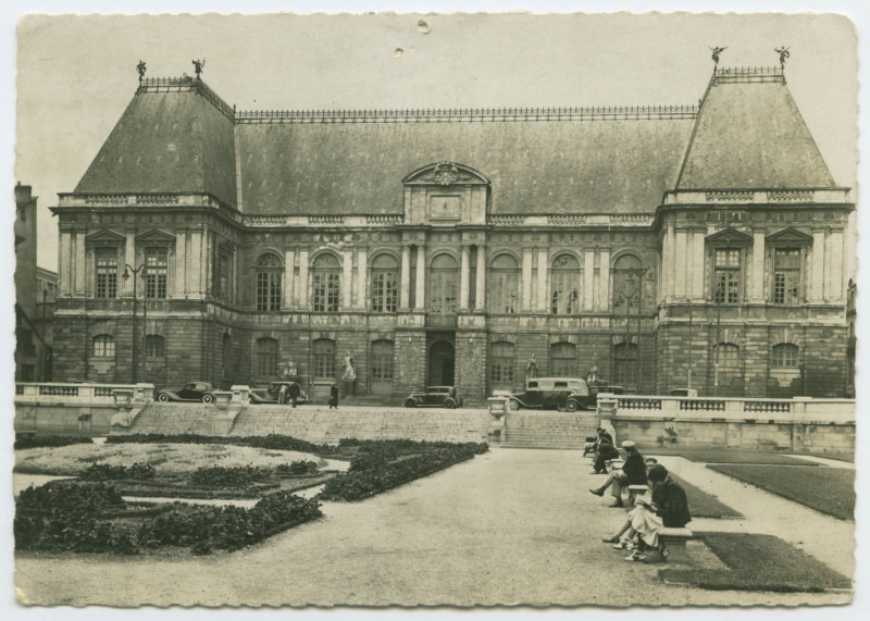 Carte postale ancienne 10. - Rennes. - Place du Palais de Justice