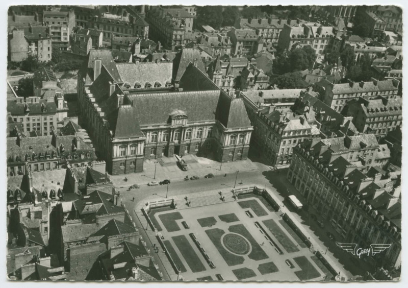 Carte postale ancienne 10. - Rennes (I.-et-V.). - Le Palais de Justice
