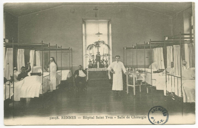 Carte postale ancienne 32038. - Rennes. - Hôpital Saint-Yves - Salle de Chirurgie.