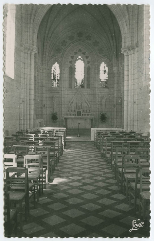 Carte postale ancienne 1. Rennes. - Clinique Saint-Yves - Intérieur de la Chapelle.