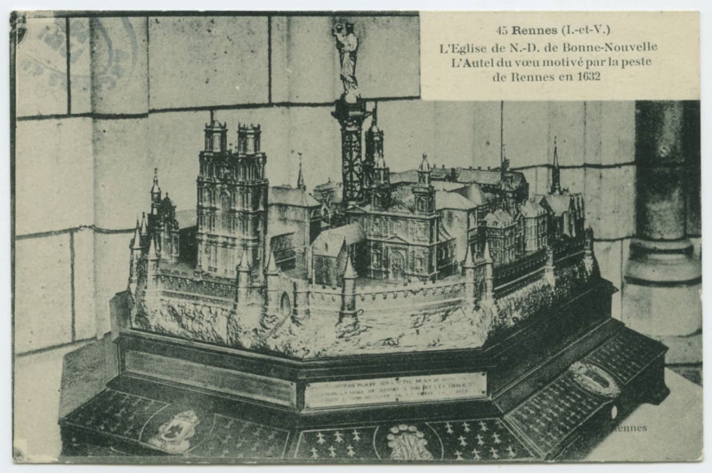 Carte postale ancienne 45 Rennes (I.-et-V.). - L'Eglise de N.-D. de Bonne-Nouvelle - L'autel du voeu motivé par la peste de Rennes en 1632.