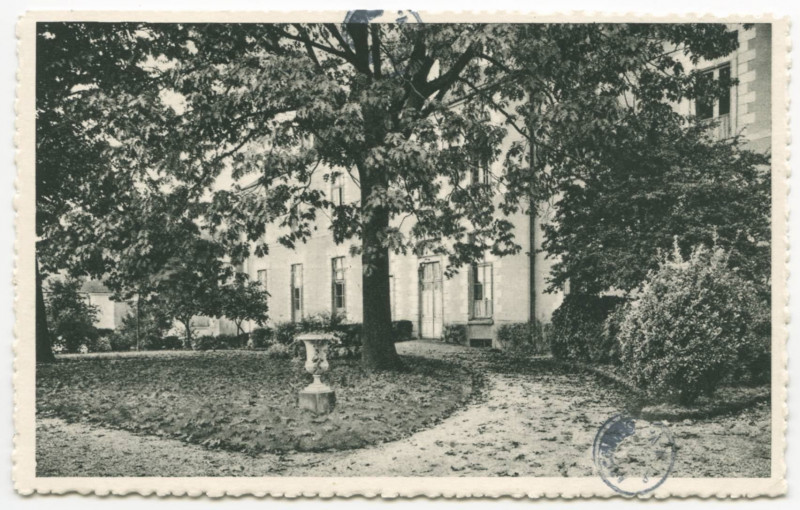 Carte postale ancienne Rennes. - Clinique Saint-Yves - Pavillon de la Sainte-Famille.