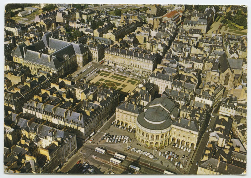 Carte postale ancienne 2. - Rennes (Ille-et-Vilaine) Vue Generale. le Théâtre et les jardins du Palais de Justice.