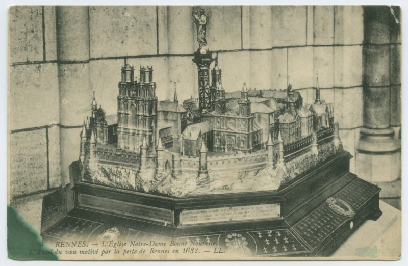 Carte postale ancienne 4 Rennes . - L'Eglise de Notre-Dame Bonne-Nouvelle - L'Autel du voeu motivé par la peste de Rennes en 1632.- Ll.