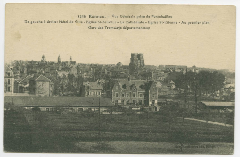 Carte postale ancienne 1236. - Rennes. - Vue Generale prise de Pontchaillou. De gauche à droite : Hôtel de Ville St-Sauveur - La Cathédrale - Eglise St-Etienne - Au premi