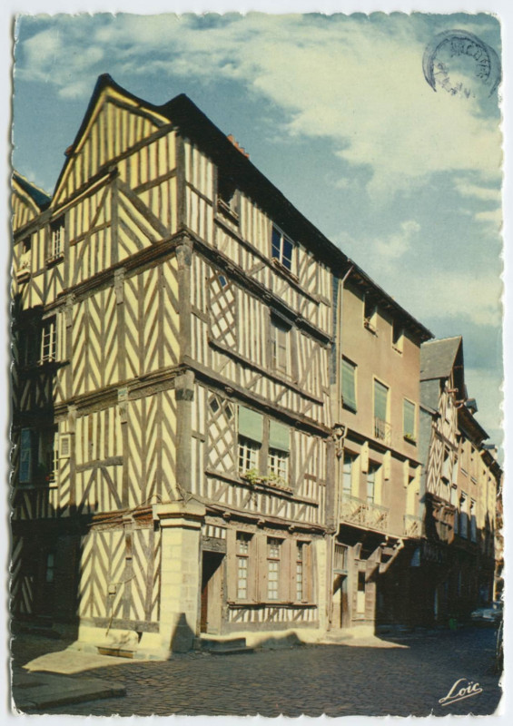 Carte postale ancienne 8709 - Rennes. Vieilles Maisons de la Rue du Chapitre.