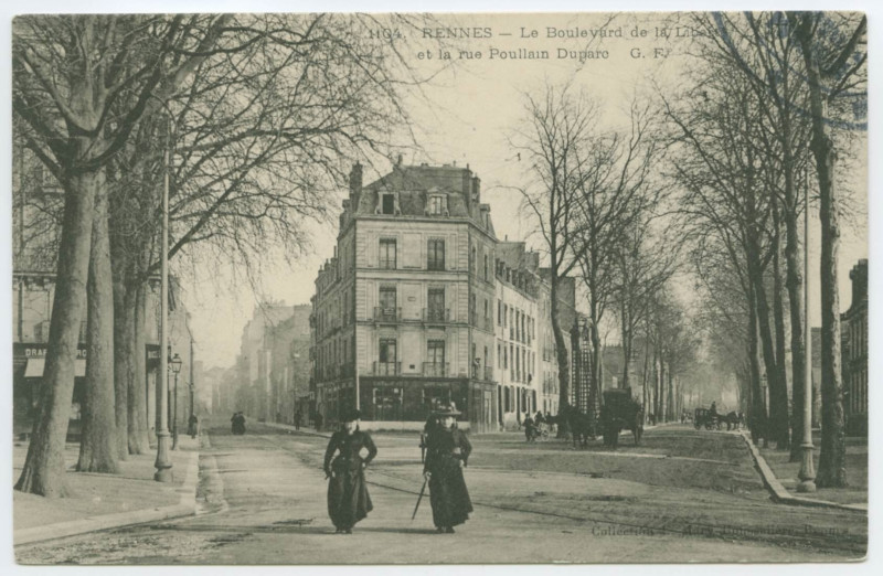 Carte postale ancienne 1104. Rennes - Le Boulevard de la Liberté et la Rue Poullain Duparc.