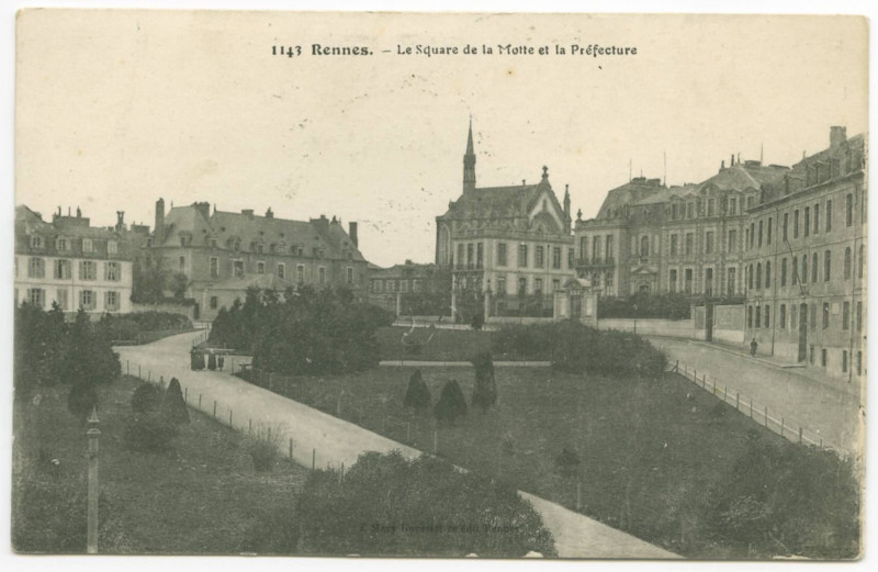 Carte postale ancienne 1143. Rennes - Le Square de la Motte et la Préfecture