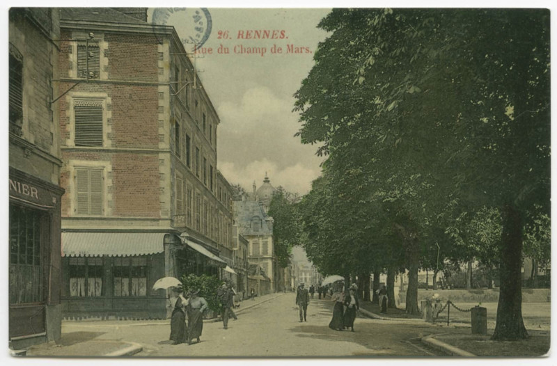 Carte postale ancienne 26. - Rennes - Rue du Champ de Mars.