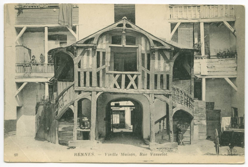 Carte postale ancienne Rennes. - Vieille Maison, Rue Vasselot.