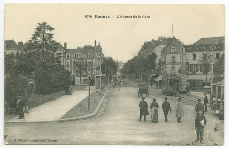 Carte postale ancienne 1076. - Rennes. - L'Avenue de la Gare