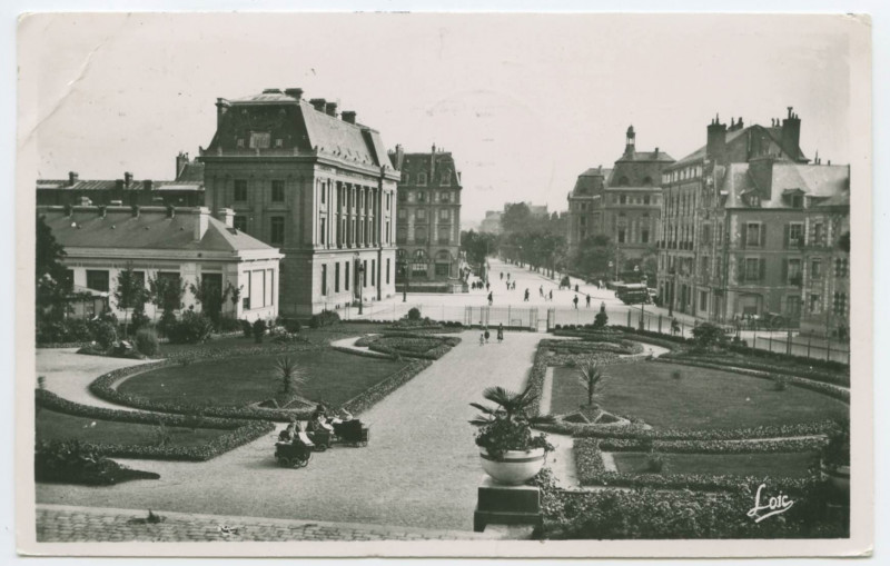 Carte postale ancienne 736. - Rennes. - Avenue Janvier vue du square du Palais St-Georges.