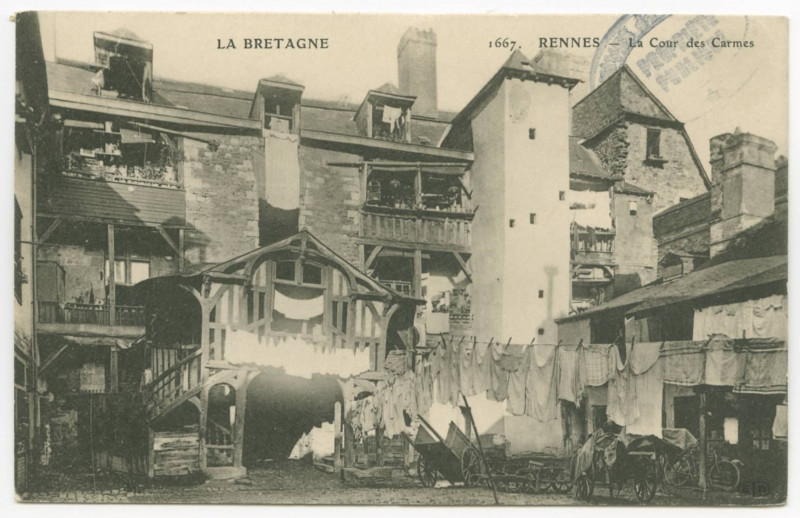 Carte postale ancienne La Bretagne. 1667. Rennes - La Cour des Carmes.