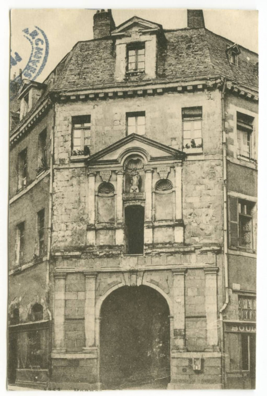 Carte postale ancienne [RENNES - Passage des Carmélites.]