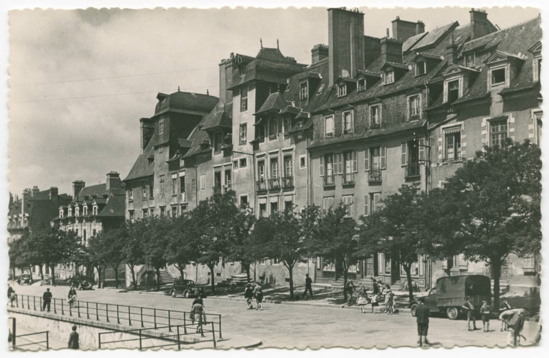 Carte postale ancienne 15. Rennes (I.-et-V.). - Place des Lices