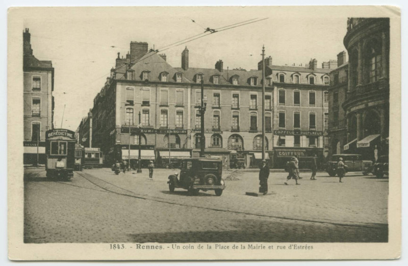 Carte postale ancienne 1843. Rennes - Un coin de la Place de la Mairie et Rue d'Estrées
