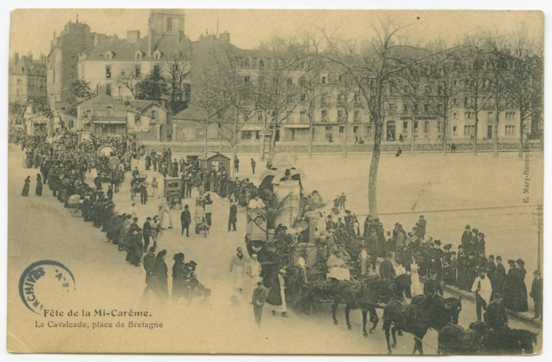 Carte postale ancienne Fête de la Mi-Carême. La Cavalcade, place de Bretagne