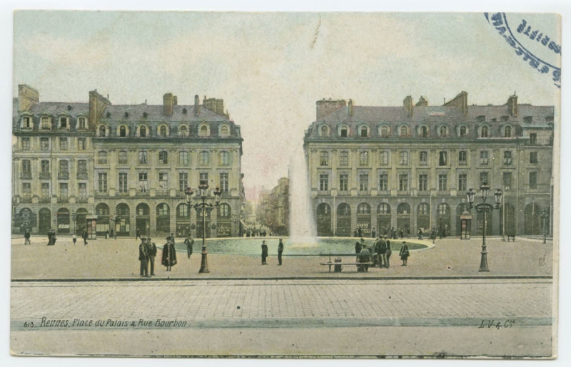 Carte postale ancienne 613. Rennes. - Place du Palais et Rue Bourbon