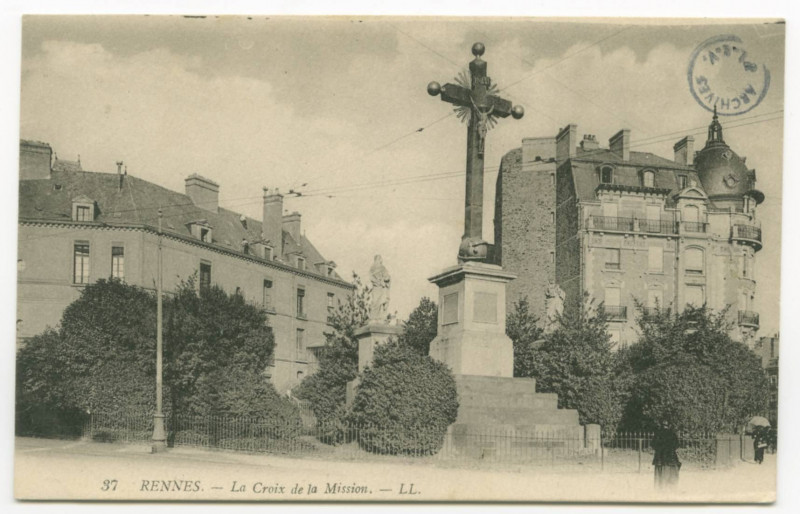 Carte postale ancienne 37. Rennes. - La Croix de la Mission. - Ll