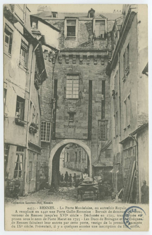 Carte postale ancienne 4455. - Rennes. - La Porte Mordelaise Ou Autrefois Royale. A remplacé en 1440 une porte gallo-romaine. Servait de demeur au Gouverneur de Rennes jusq