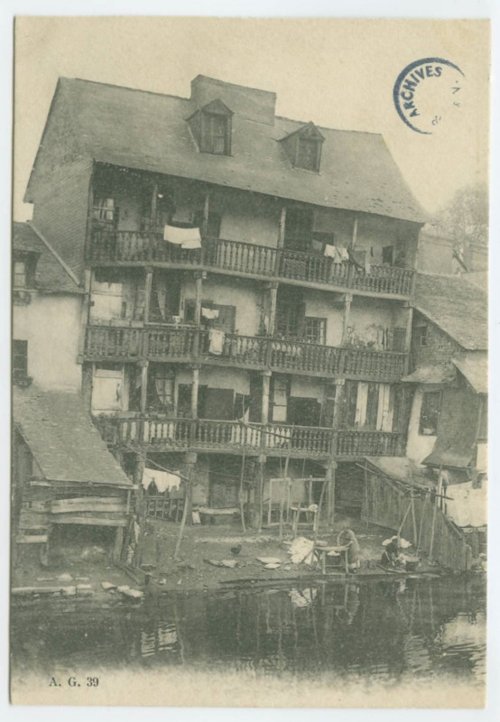 Carte postale ancienne [RENNES. - Le Château Branlant Ancienne maison de Cadet Rouxxel (XVII° siècle)]