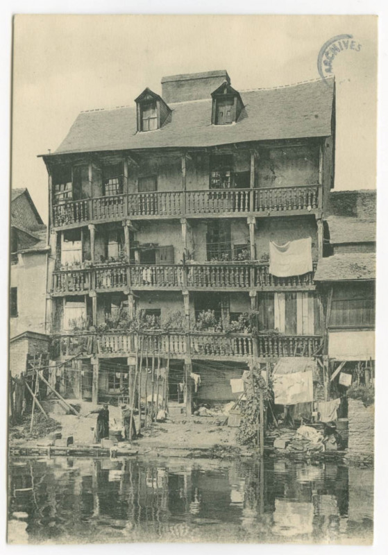 Carte postale ancienne [RENNES. - Le Château Branlant  Ancienne maison de Cadet Rouxel (XVII° siècle)]