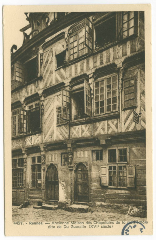Carte postale ancienne 4457 - Rennes - Ancienne Maison des Chapelains de la Cathédrale dite de Du Guesclin (XVIe siècle) à Rennes