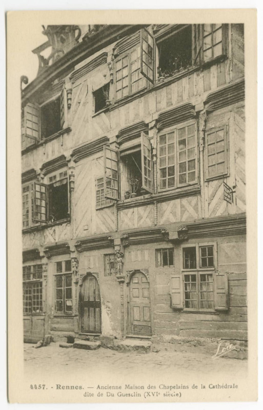 Carte postale ancienne 4457 - Rennes - Ancienne Maison des Chapelains de la Cathédrale dite de Du Guesclin (XVIe siècle) à Rennes