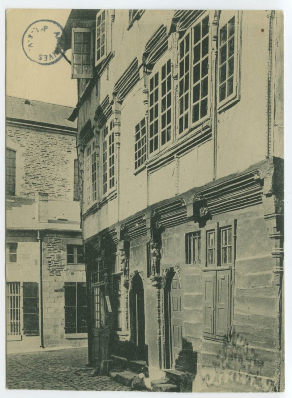 Carte postale ancienne [RENNES. - La Maison de Duguesclin]