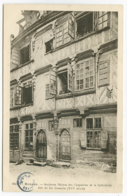 Carte postale ancienne 4457 - Rennes - Ancienne Maison des Chapelains de la Cathédrale dite de Du Guesclin (XVIe siècle) à Rennes