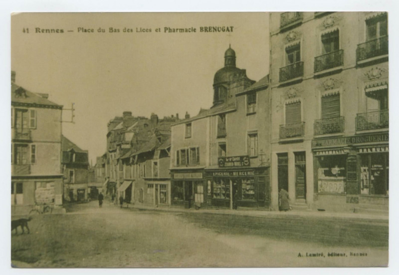 Carte postale ancienne 41 Rennes - Place du Bas des Lices et pharmacie Brenugat
