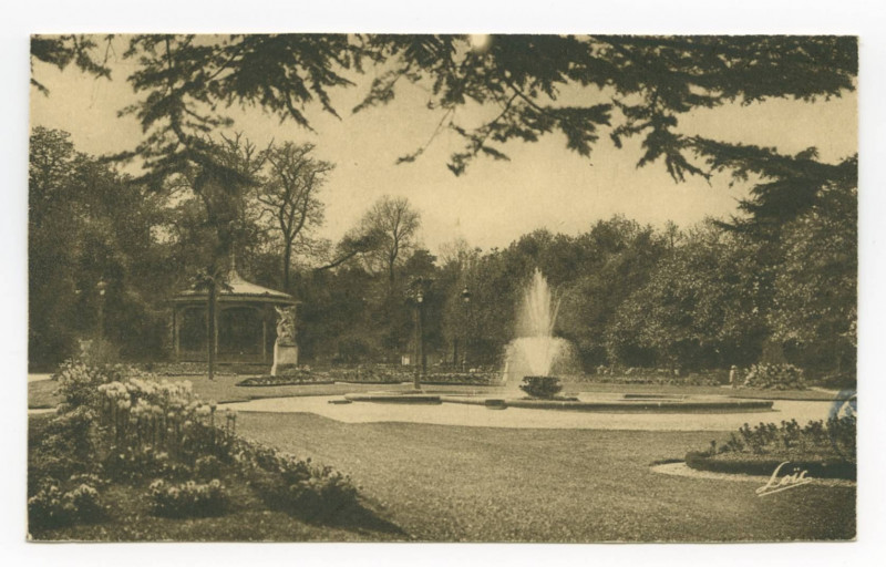 Carte postale ancienne [RENNES. - Le Thabor, Jardin des plantes, le kiosque à musique]
