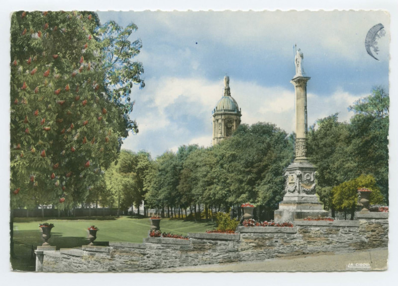 Carte postale ancienne Rennes (I-et-V.) - Eglise Notre-Dame et Jardin du Thabor