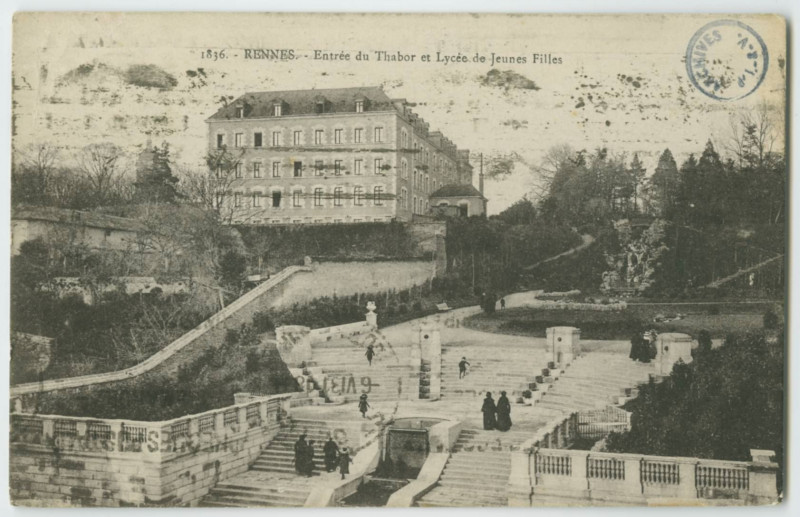 Carte postale ancienne 1836. - Rennes. - Entrée du Thabor et lycée de jeunes filles